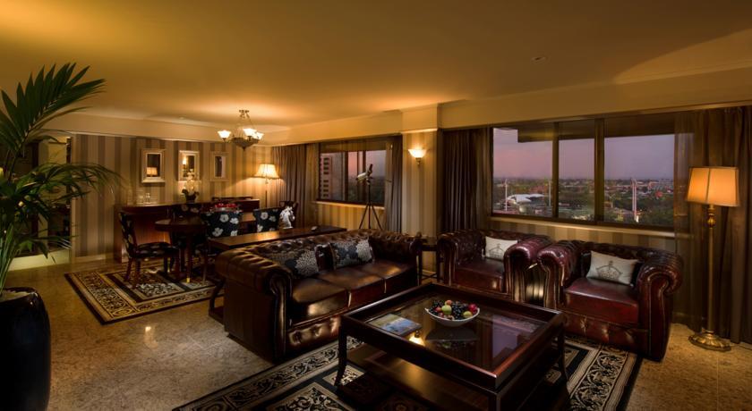 Stamford Plaza Adelaide Hotel Bagian luar foto A suite at the Four Seasons Hotel, Cairo