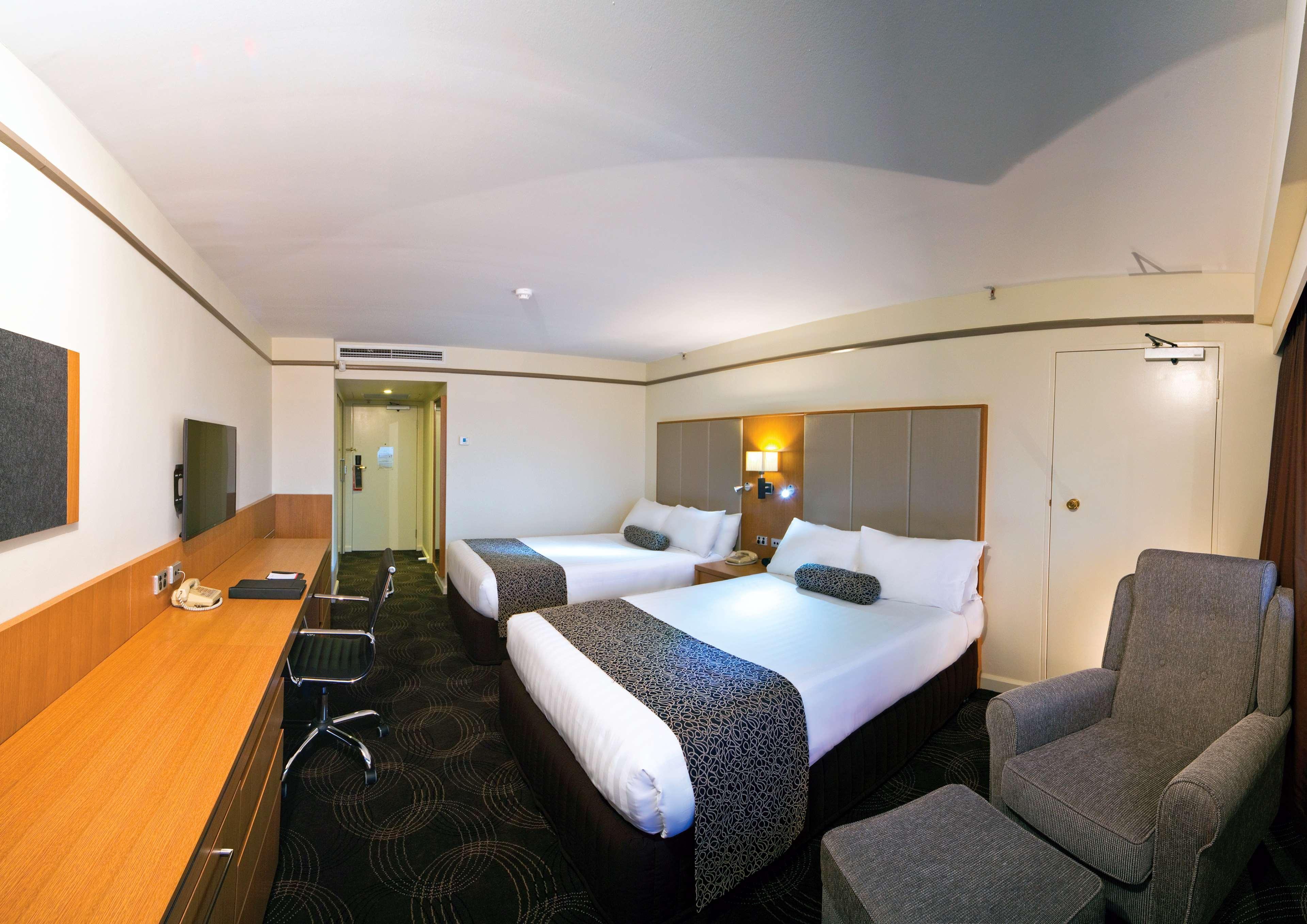 Stamford Plaza Adelaide Hotel Bagian luar foto A typical room at the hotel