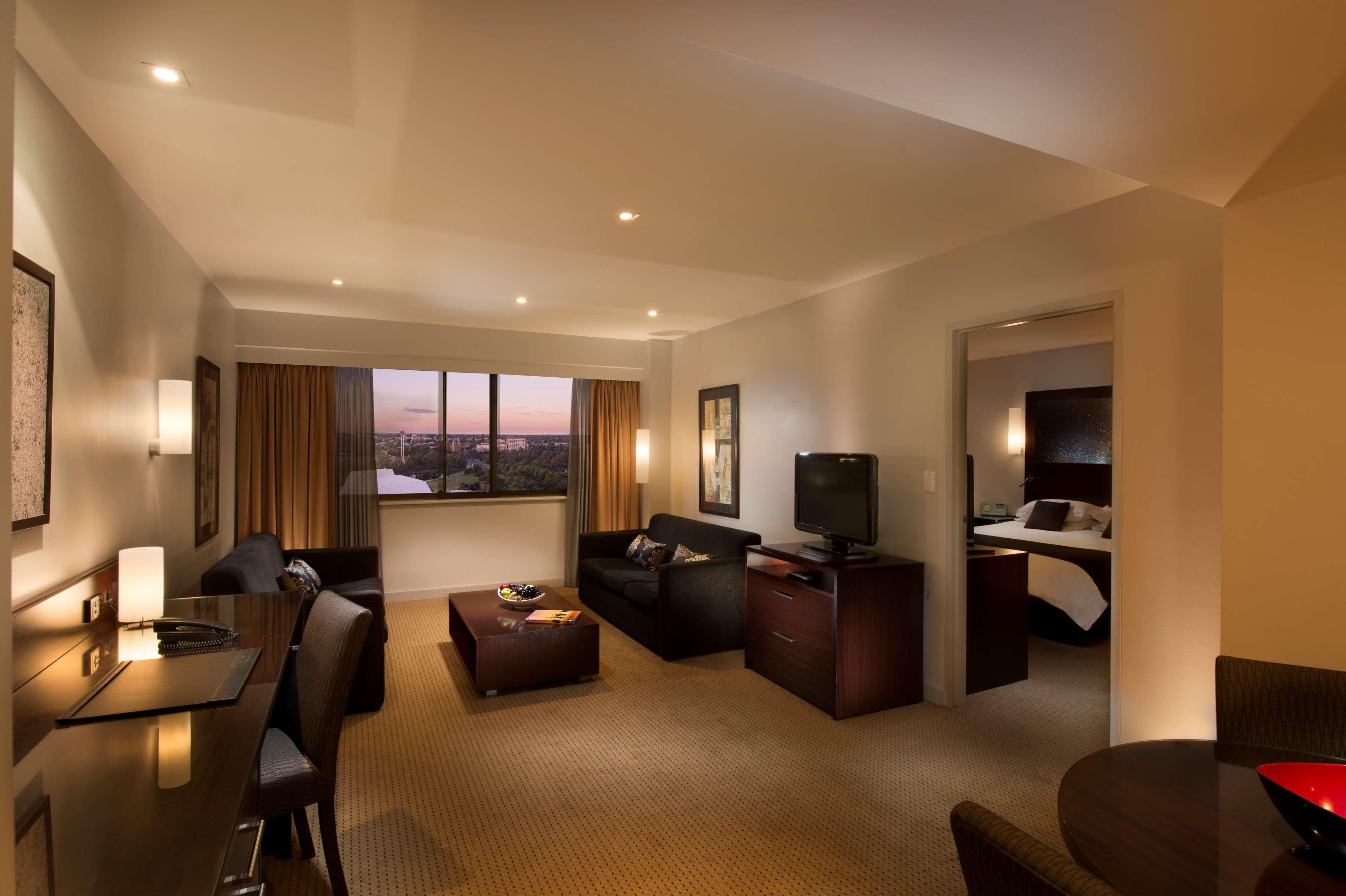 Stamford Plaza Adelaide Hotel Ruang foto A suite at the Westin