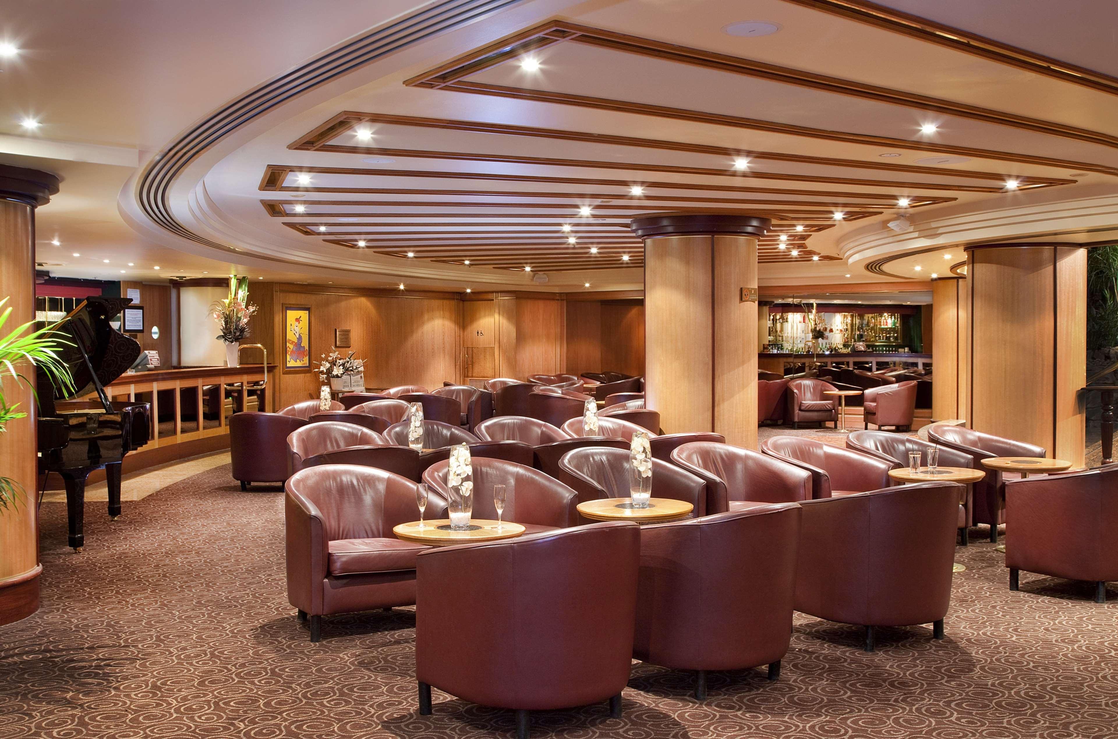 Stamford Plaza Adelaide Hotel Restoran foto The lounge at the airport