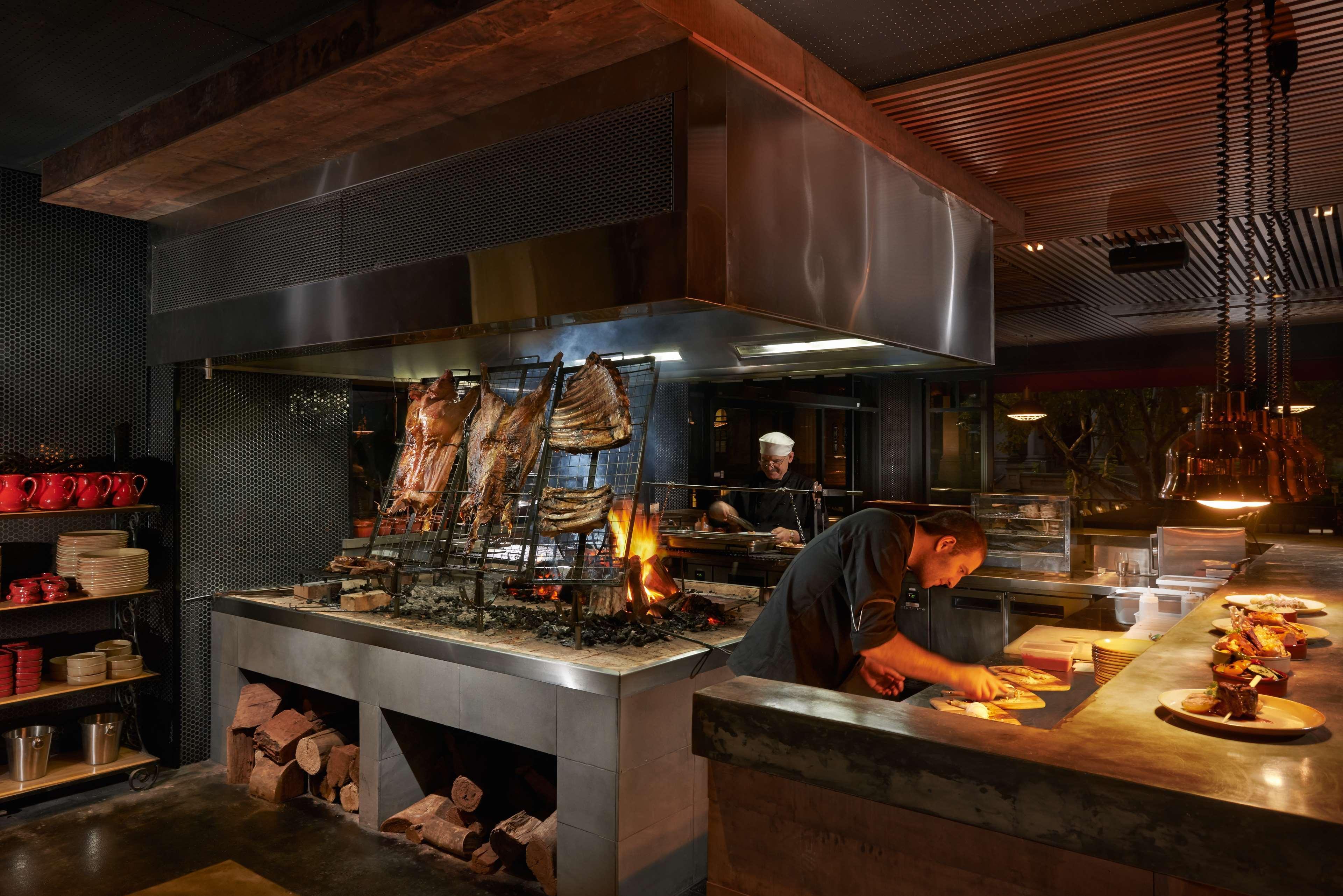 Stamford Plaza Adelaide Hotel Bagian luar foto The kitchen at the restaurant